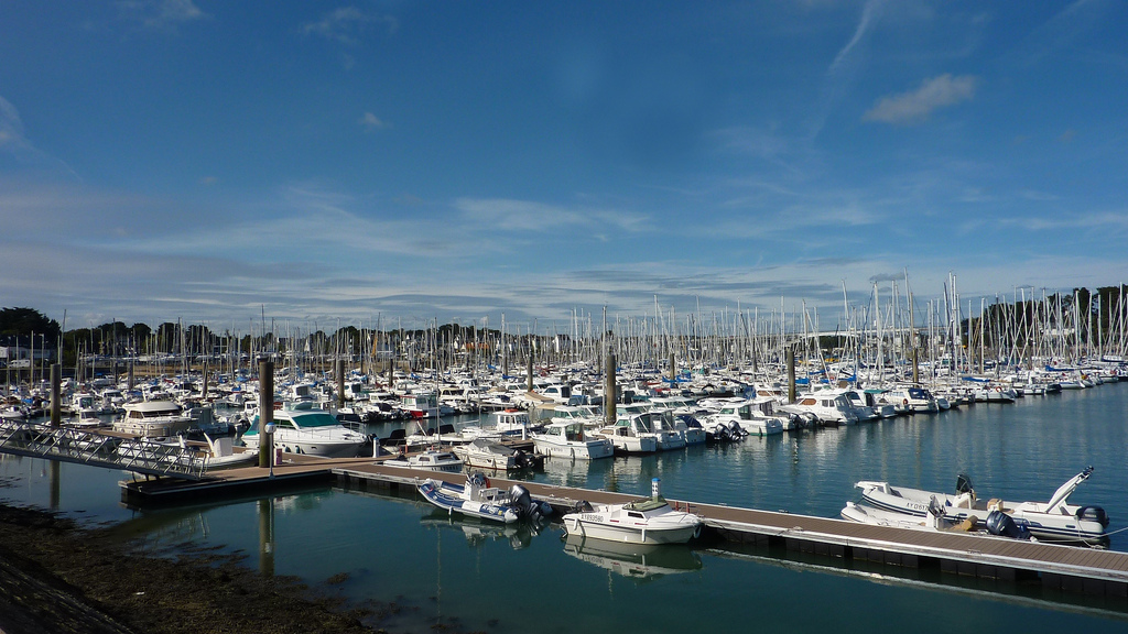 An Drinded-Karnag en breton - La Trinit&eacute;-sur-Mer est r&eacute;put&eacute;e pour son port de plaisance et ses chantiers ostr&eacute;icoles